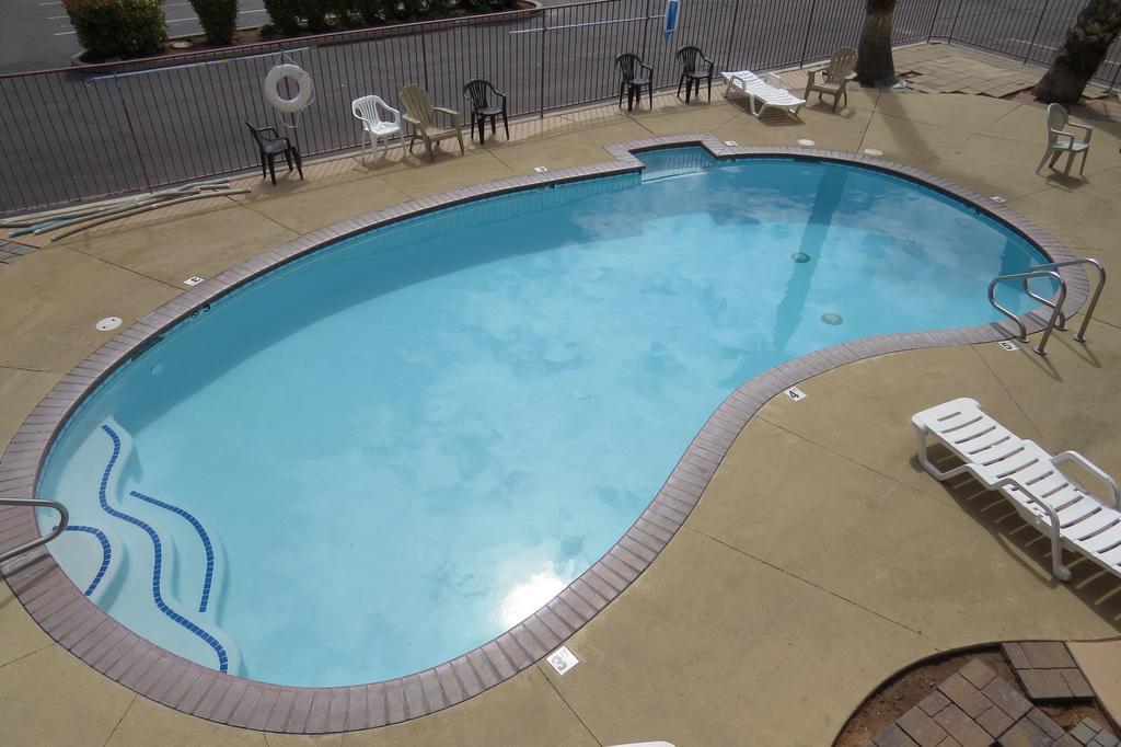 America'S Best Inn & Suites Saint George Buitenkant foto