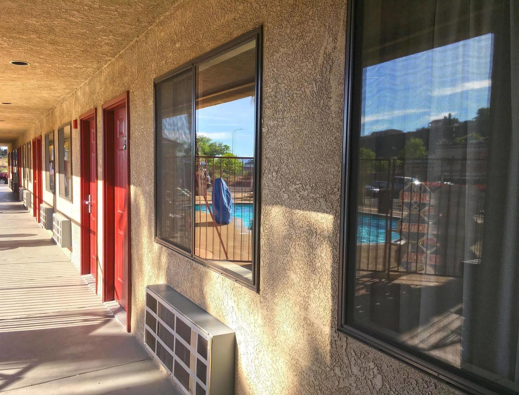 America'S Best Inn & Suites Saint George Buitenkant foto