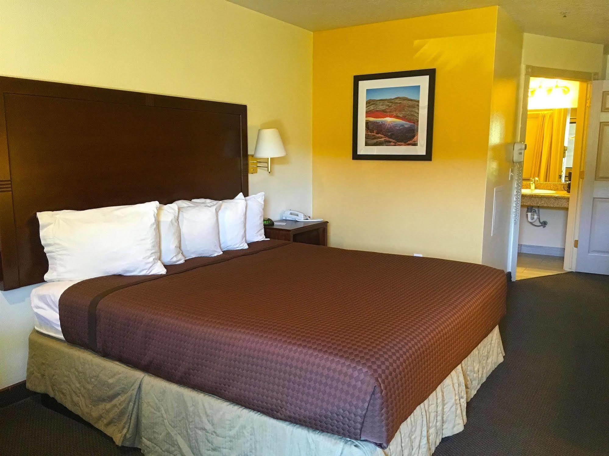 America'S Best Inn & Suites Saint George Buitenkant foto