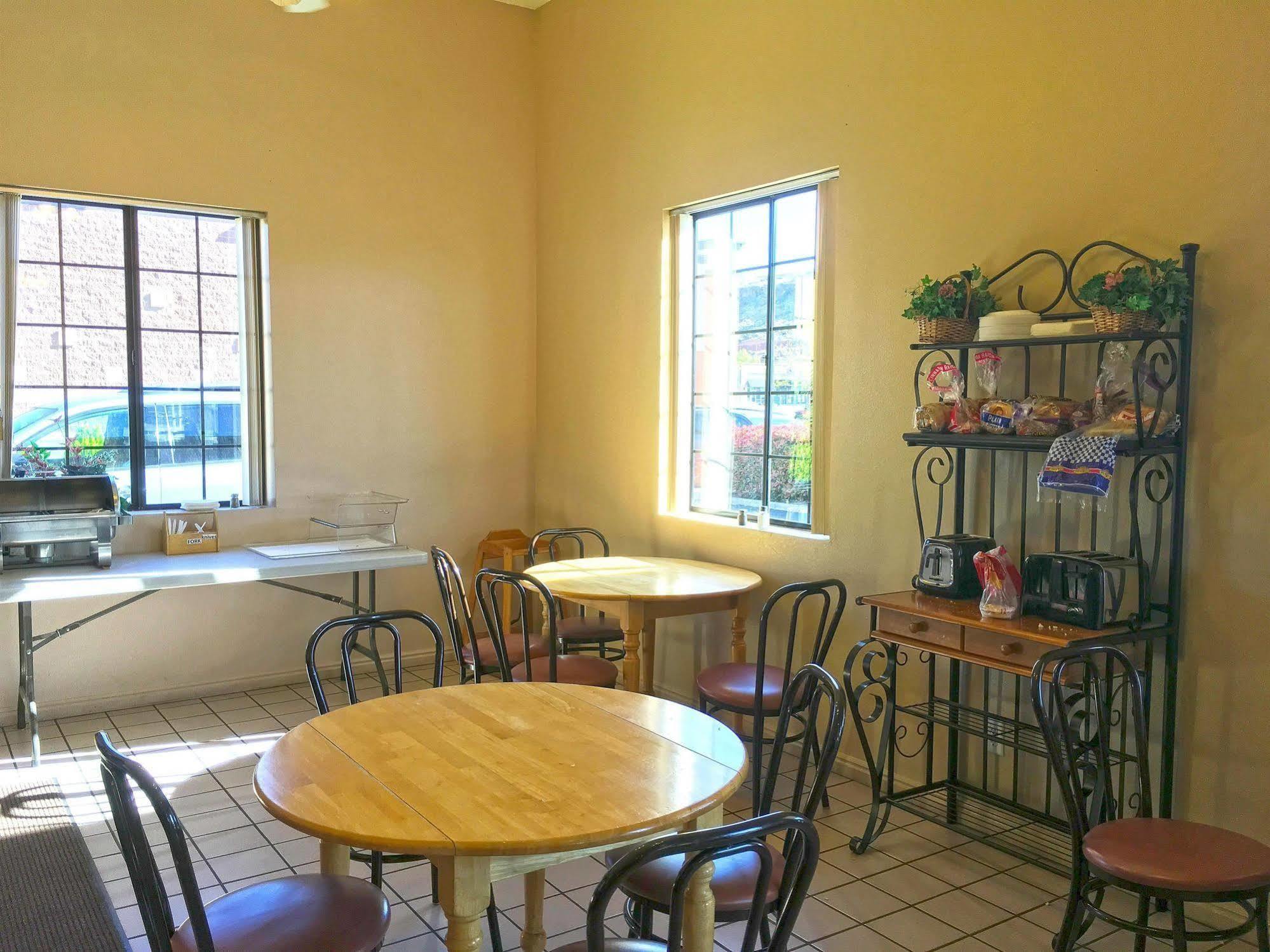 America'S Best Inn & Suites Saint George Buitenkant foto
