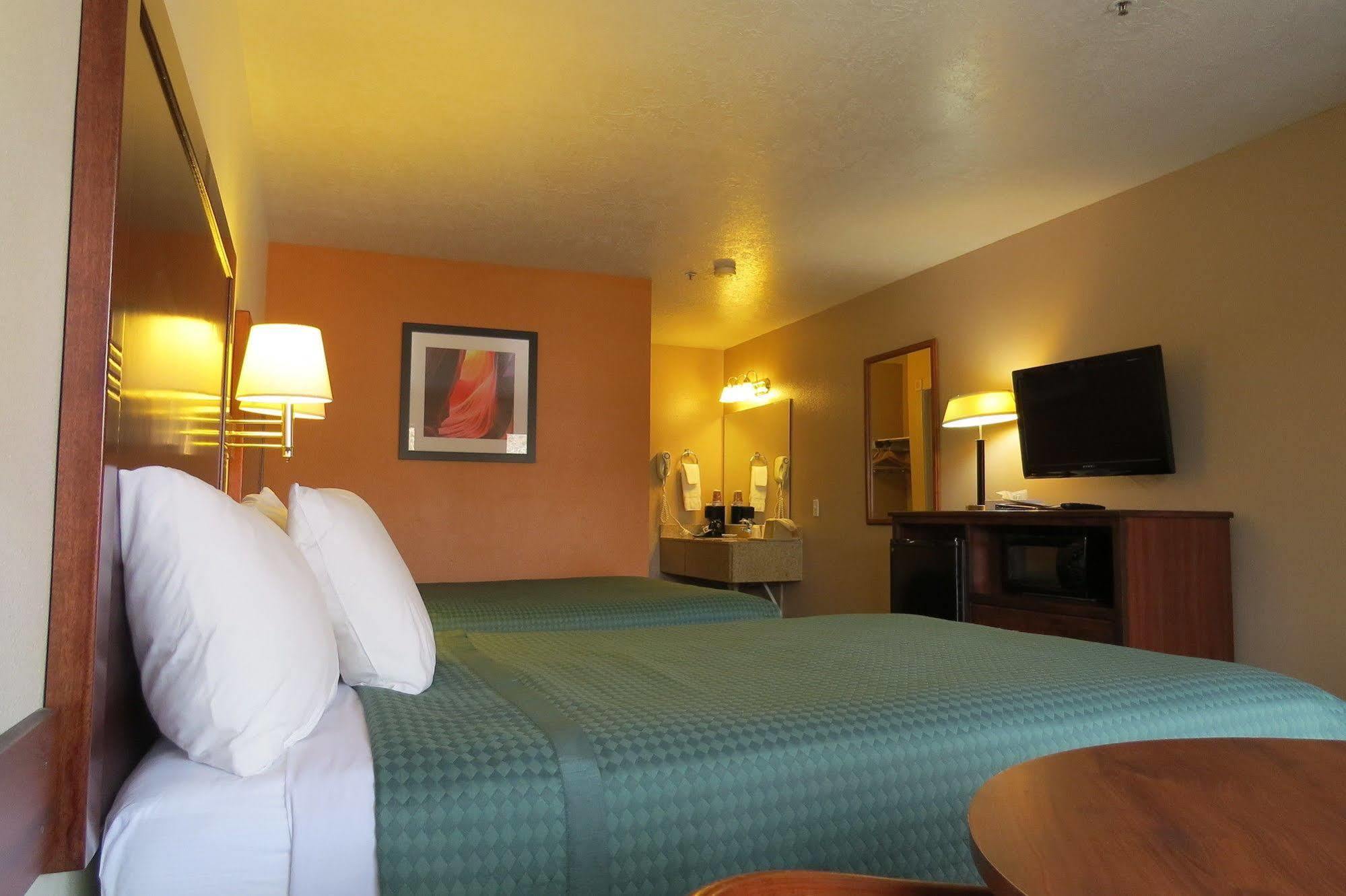 America'S Best Inn & Suites Saint George Buitenkant foto