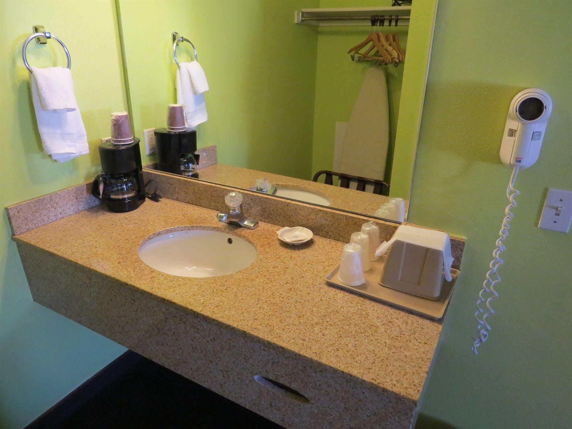America'S Best Inn & Suites Saint George Buitenkant foto