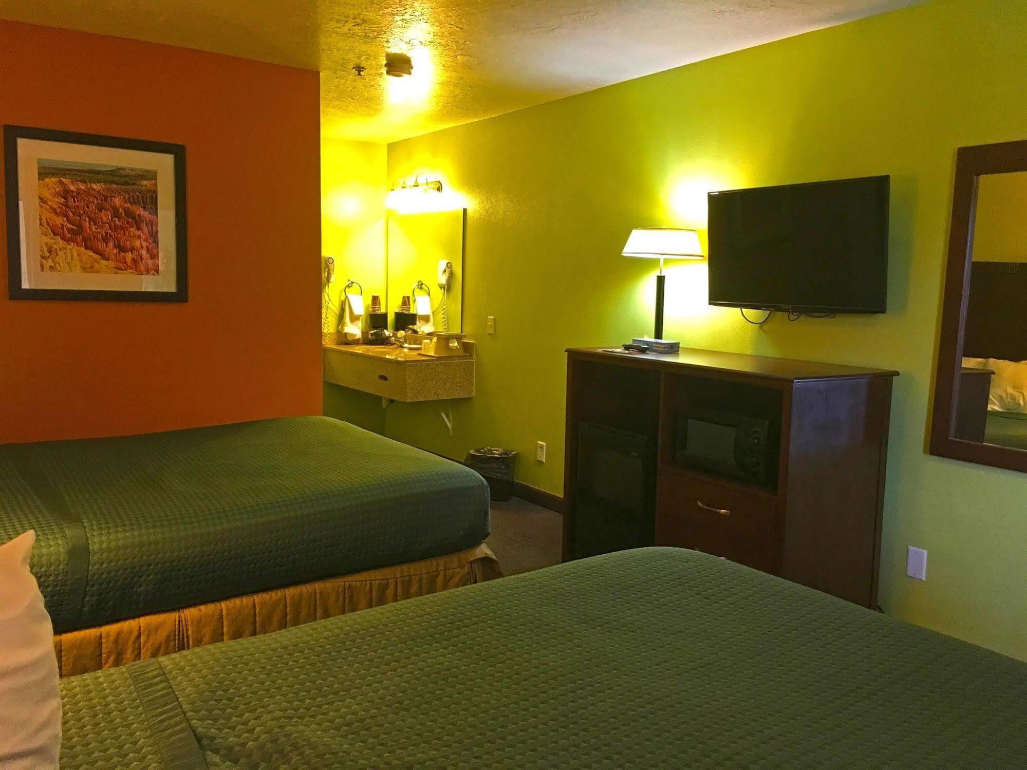 America'S Best Inn & Suites Saint George Buitenkant foto