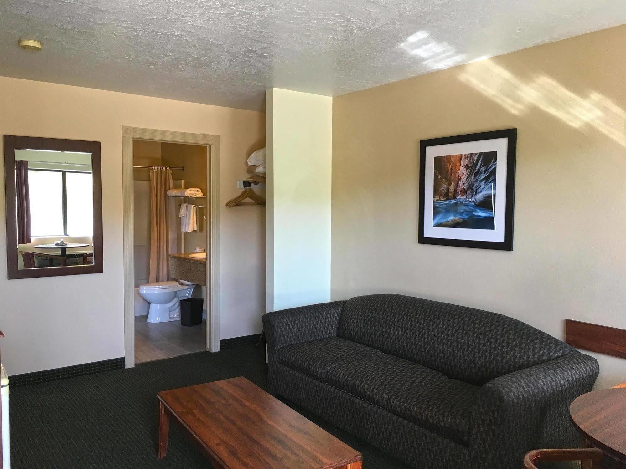 America'S Best Inn & Suites Saint George Buitenkant foto